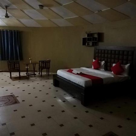 Kajipuria Resort Gajraula Exteriör bild
